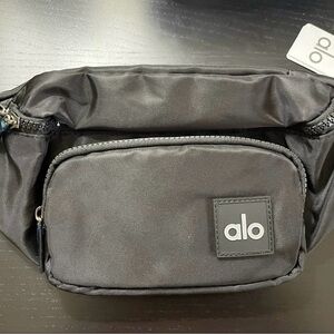 Alo Yoga Explorer Black Fanny Pack Crossbody Waist Belt Bag Black - NWT
